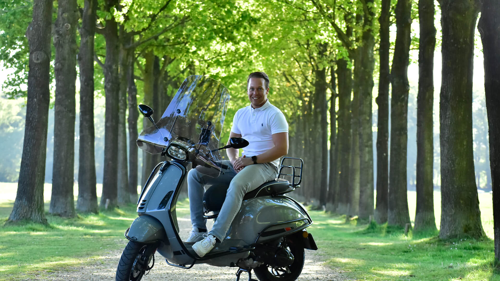 Header afbeelding_0002_MANOS-LIBRES-FOUNDER-MATTHIJS-TELEFOONHOUDERS-SCOOTER