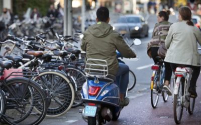 Tweede Kamer eist snelle invoering helmplicht snorfiets